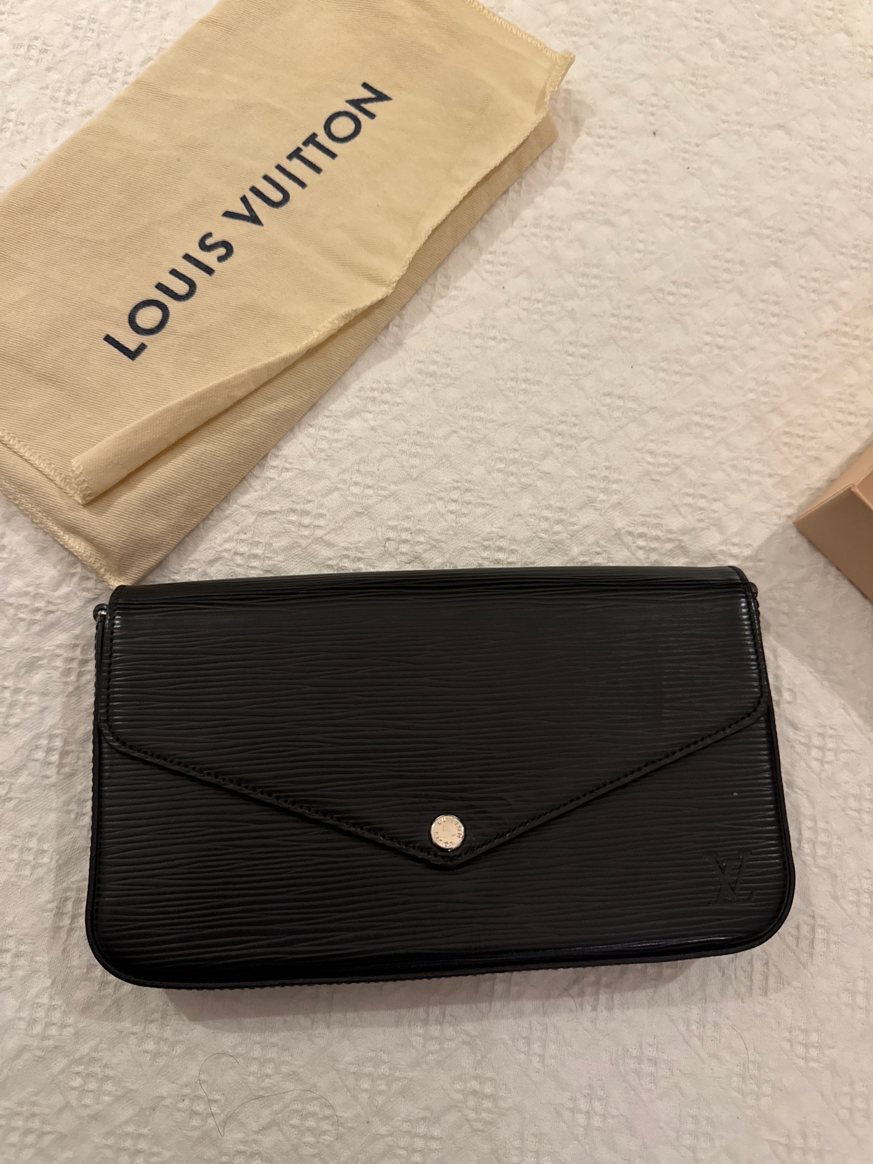 LOUIS VUITTON LV Pochette Félicie in Black,
EPI leather With a Silver-Tone Chain Strap