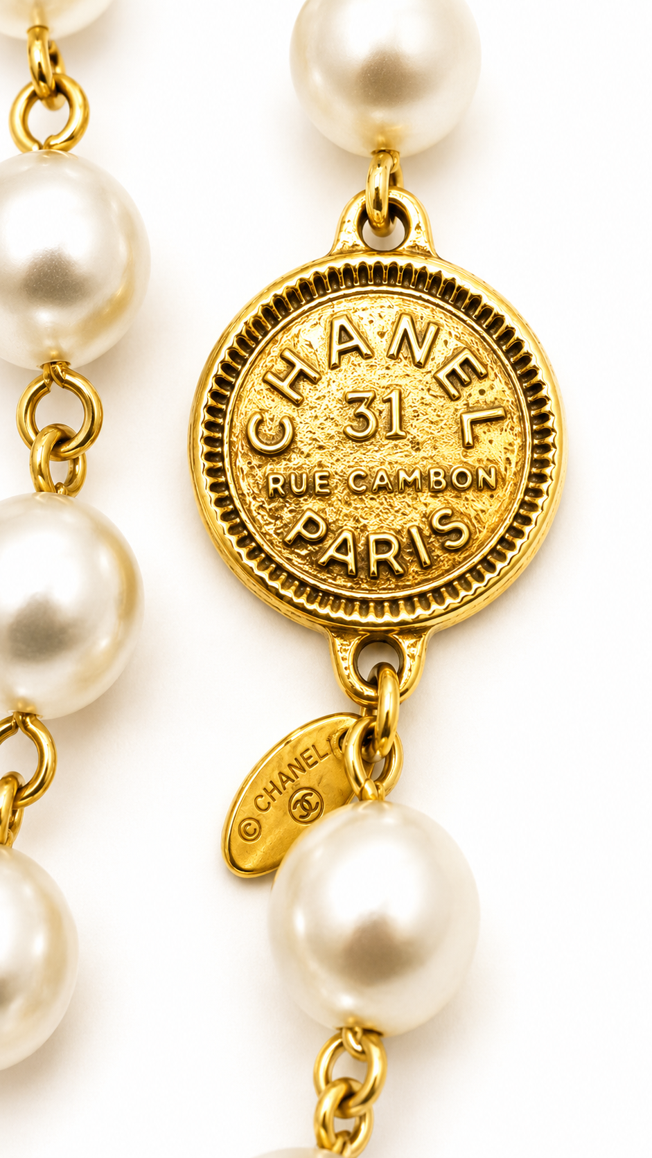 CHANEL ‘31 RUE CAMBON Paris Medallion PEARL NECKLACE