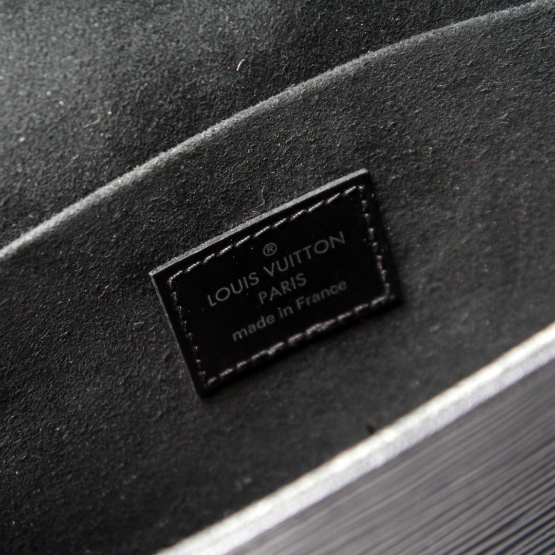 LOUIS VUITTON LV Pochette Félicie in Black,
EPI leather With a Silver-Tone Chain Strap