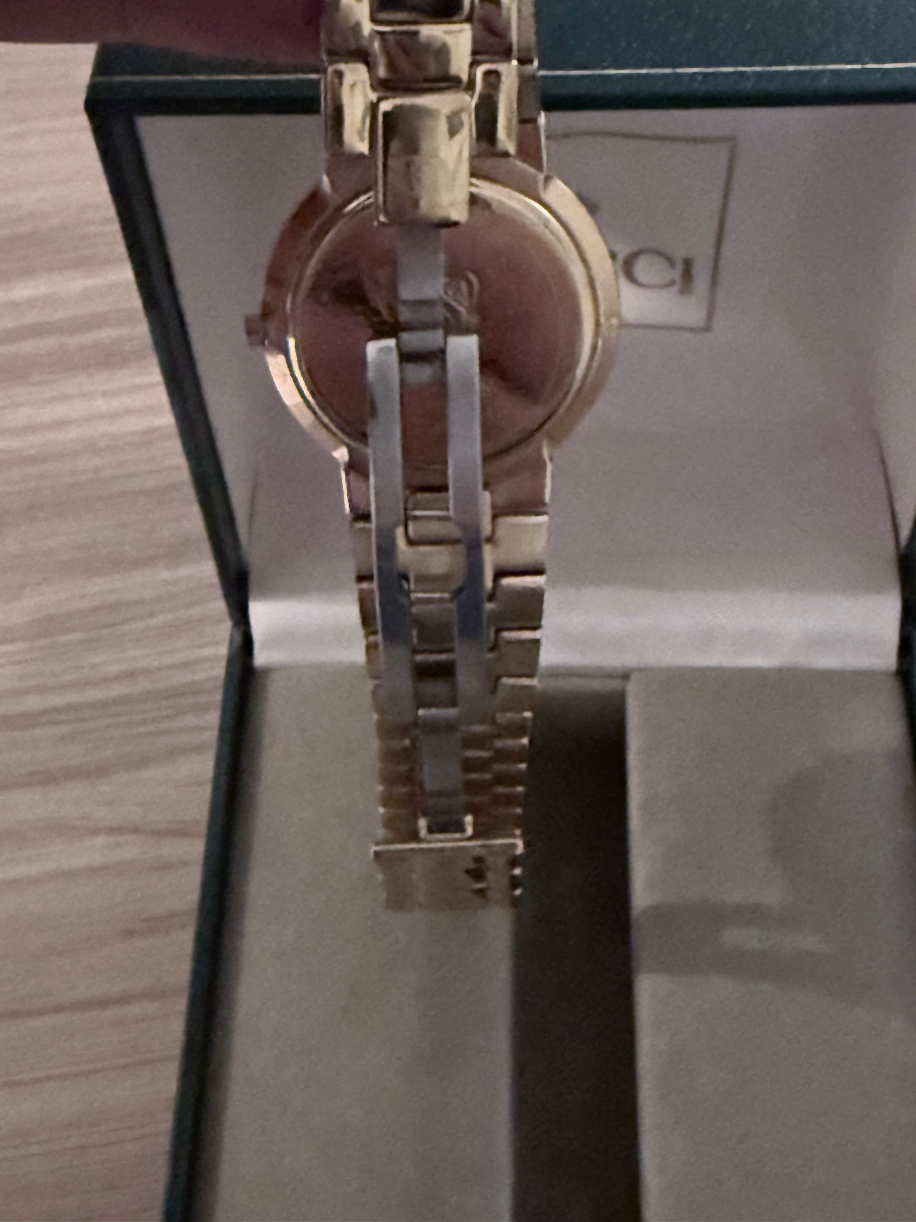 GUCCI 3300.2.M SWISS QUARTZ WRISTWATCH GOLD TONE BOX RUNNING VINTAGE