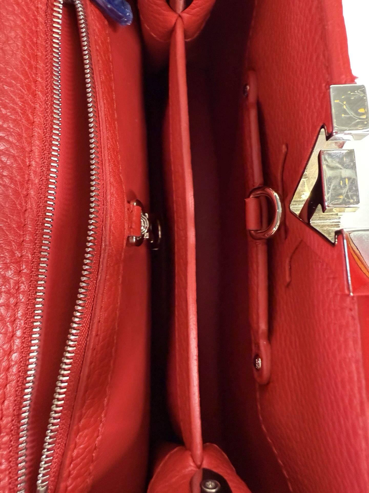 LOUIS VUITTON LV Taurillon Capucines PM