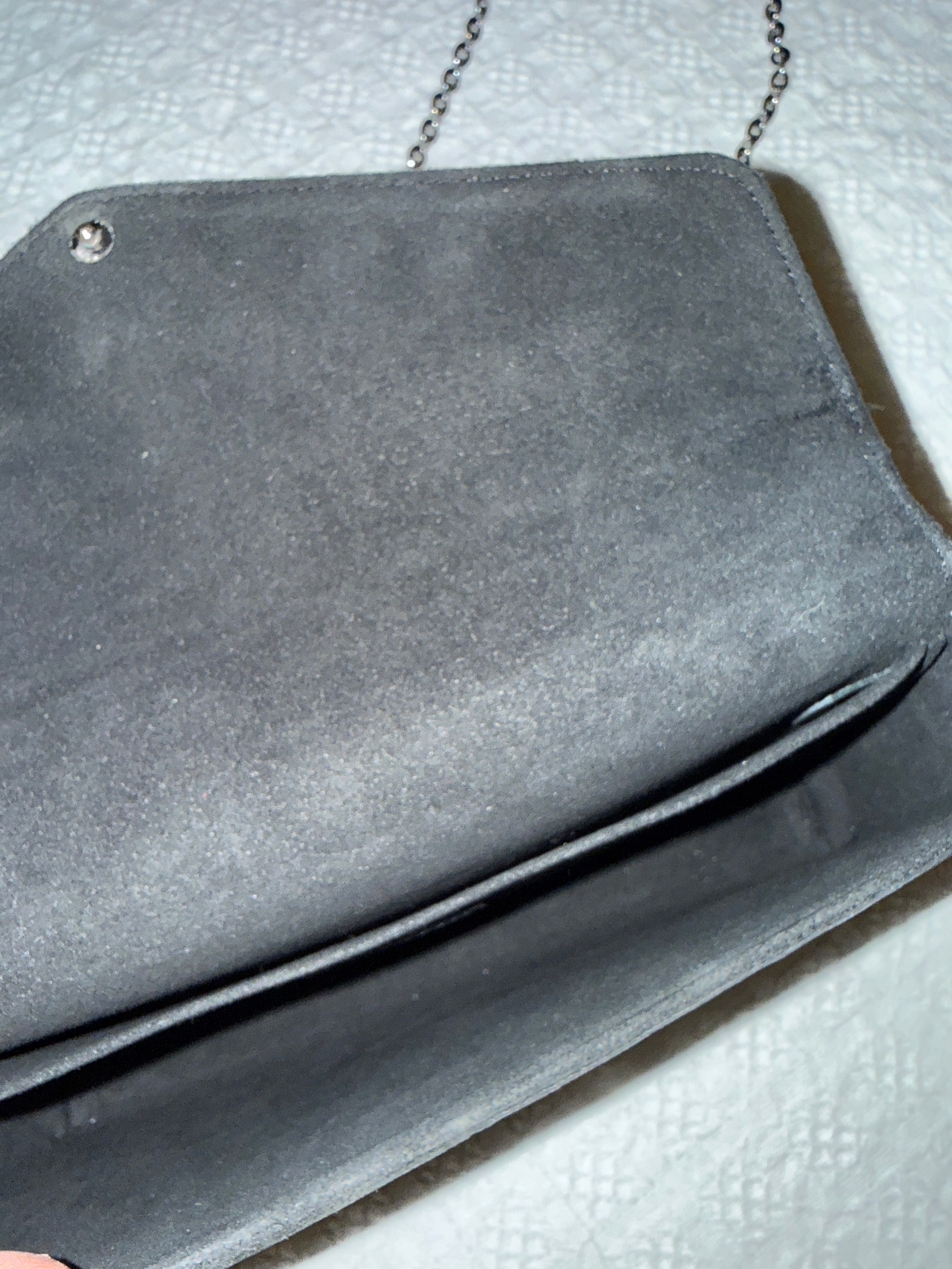 LOUIS VUITTON LV Pochette Félicie in Black,
EPI leather With a Silver-Tone Chain Strap