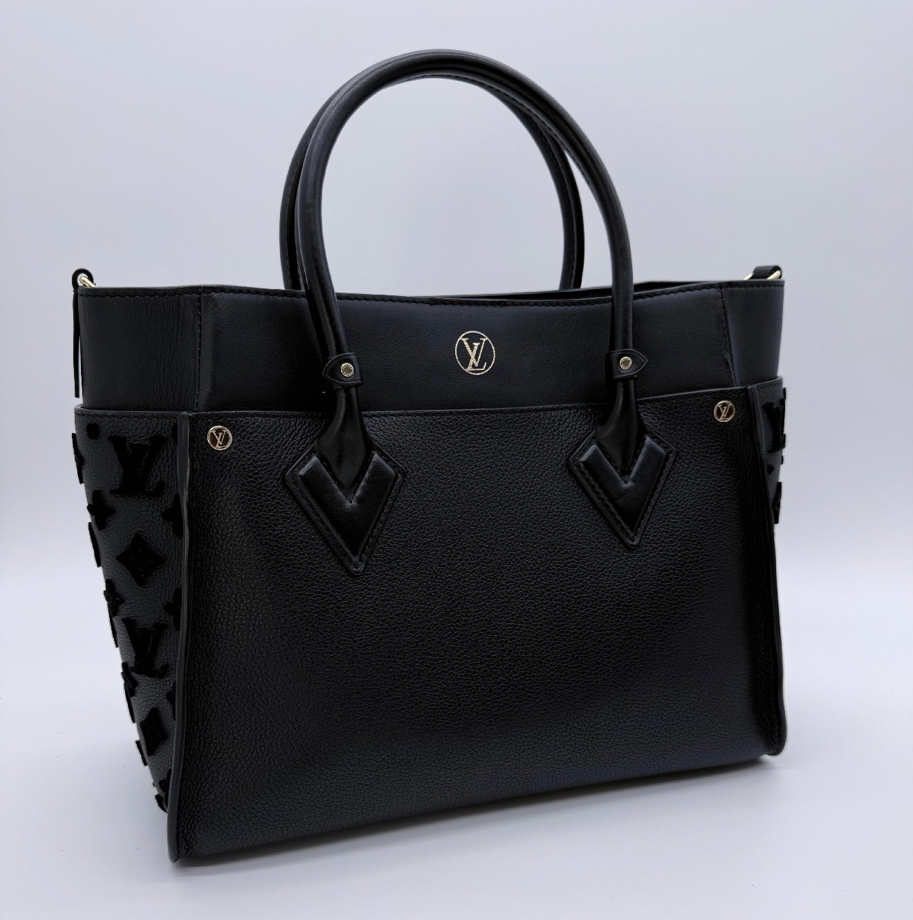 LOUIS VUITTON LV 2022 Black Calf Monogram Tufting On My Side MM