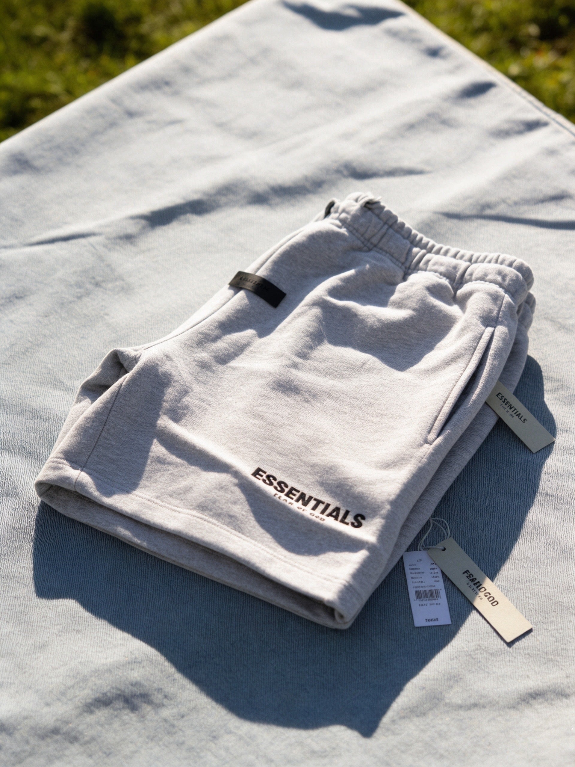 Fear of God ESSENTIALS Core Logo Sweat Shorts – Smoke Grey | Unisex