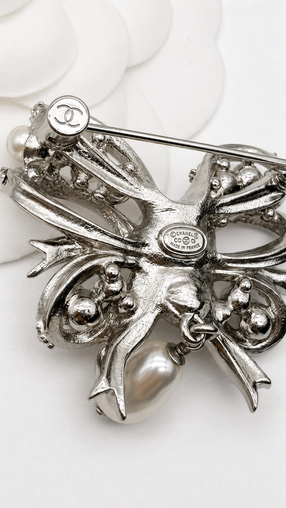 CHANEL PEARL CC CRYSTAL BOW BROOCH SILVER TONE
