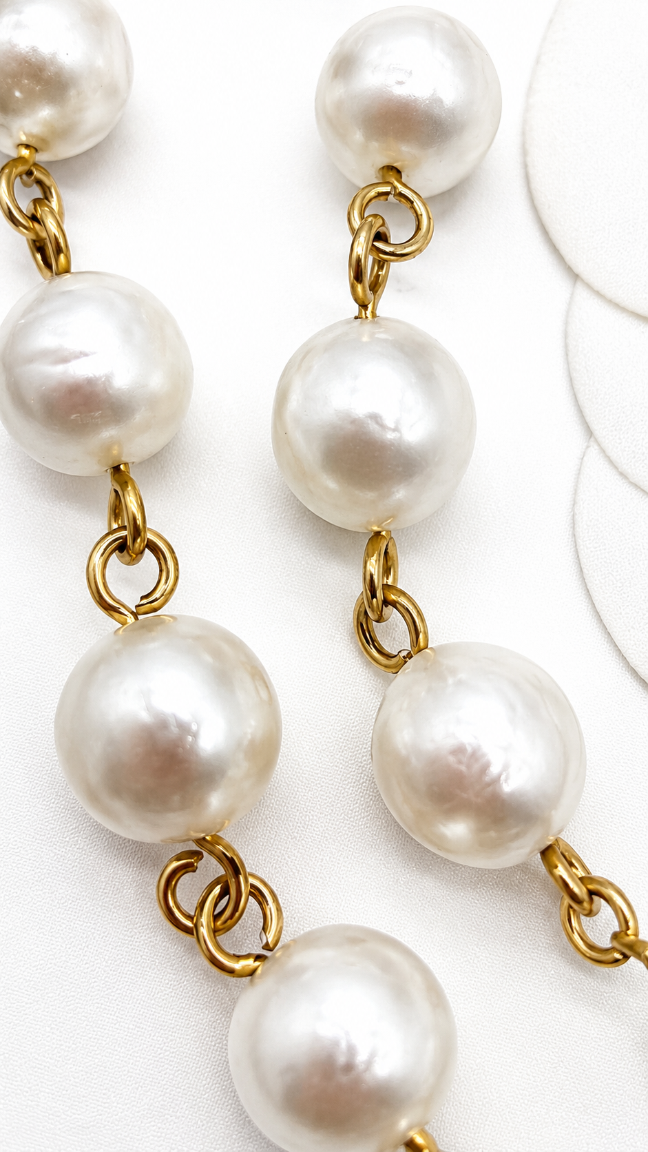CHANEL ‘31 RUE CAMBON Paris Medallion PEARL NECKLACE