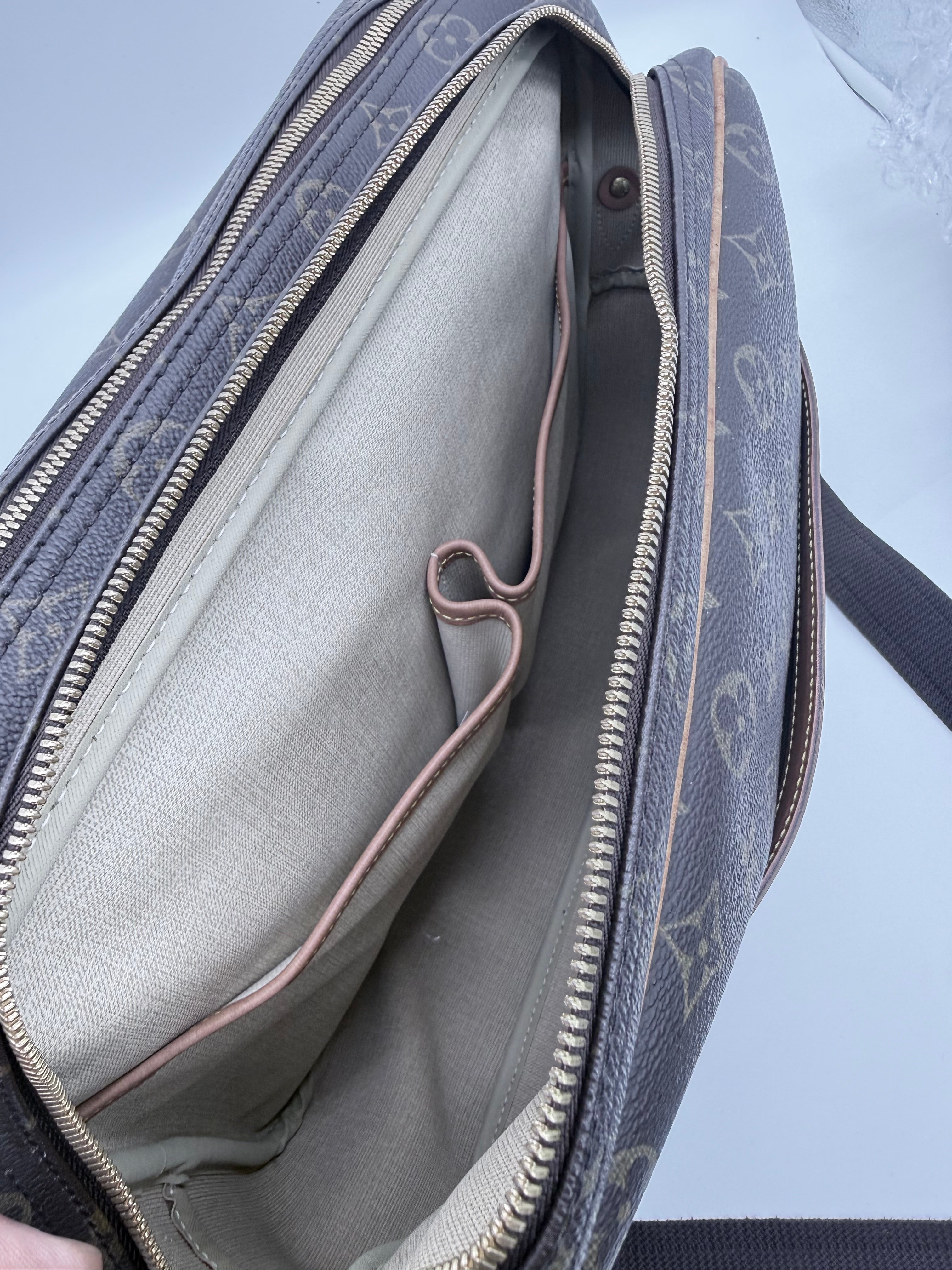 Louis Vuitton Monogram Reporter GM Messenger Bag – Classic Crossbody Travel Bag