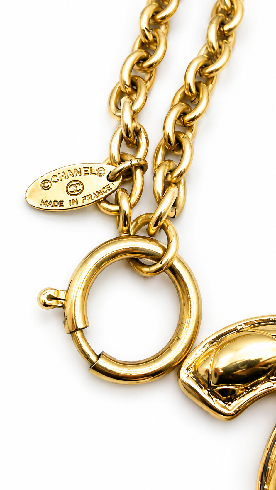 CHANEL VINTAGE GOLD-PLATED CC MATELASSÉ DESIGN PENDANT NECKLACE