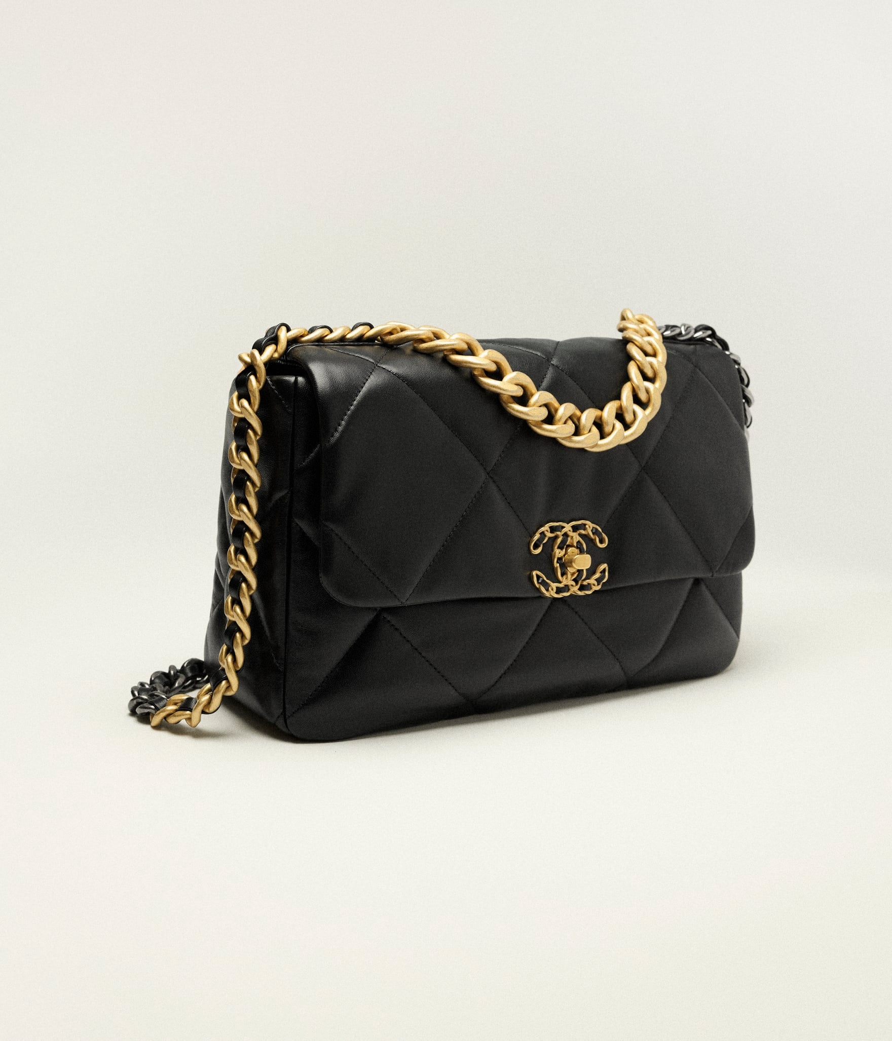 CHANEL 19 LARGE BLACK